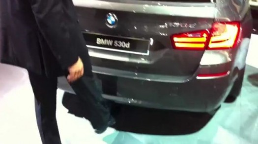 BMW 5er F11 Touring. Открывание задней двери без помощи рук.