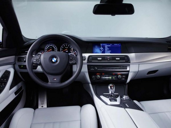 Вот она: BMW M5 F10 - официальные данные